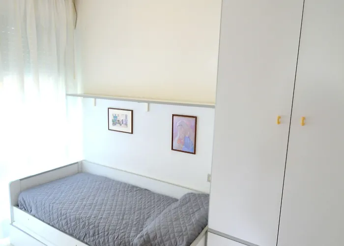 Charming Flat Just Steps Away From The Apartman