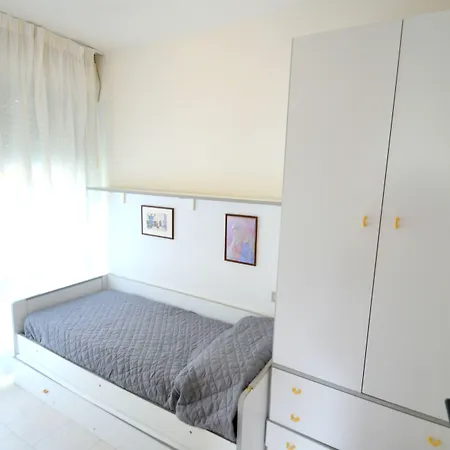 Charming Flat Just Steps Away From The Апартаменти