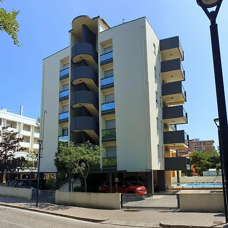 Апартаменти Charming Flat Just Steps Away From The *