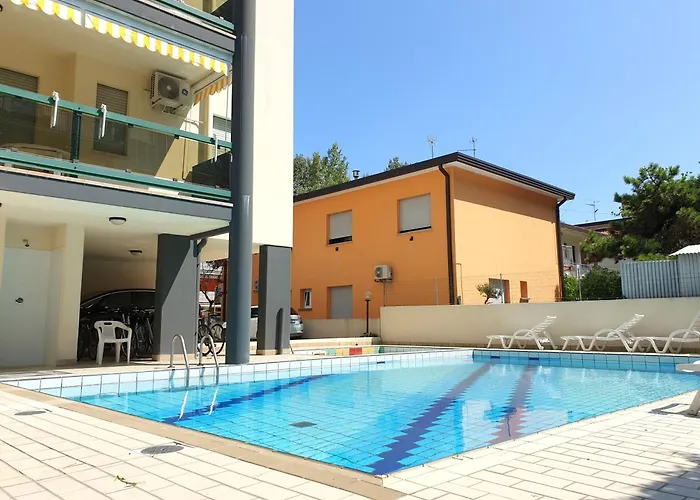 Charming Flat Just Steps Away From The Apartmán Bibione