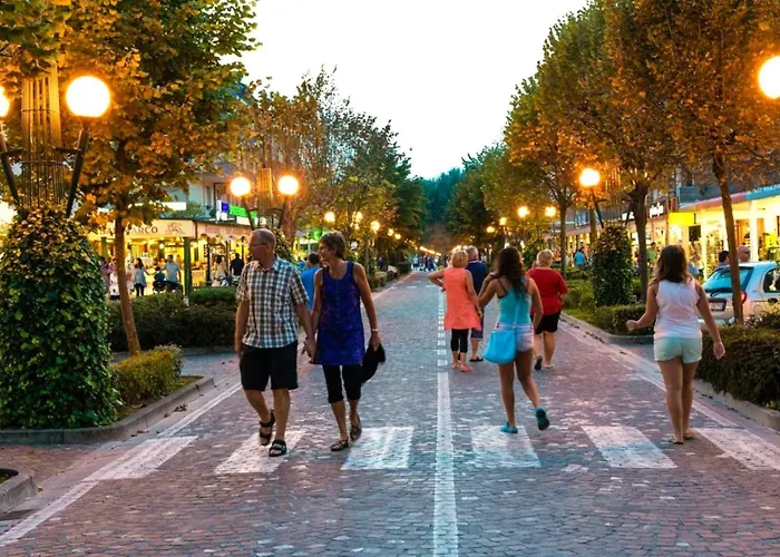 Charming Flat Just Steps Away From The Apartmán *